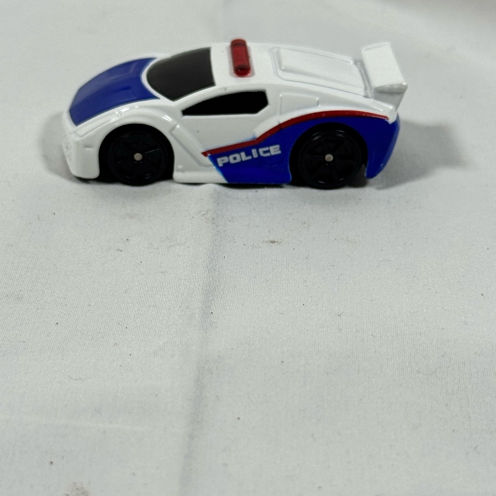 Maisto‎ VRT-16 Police Car